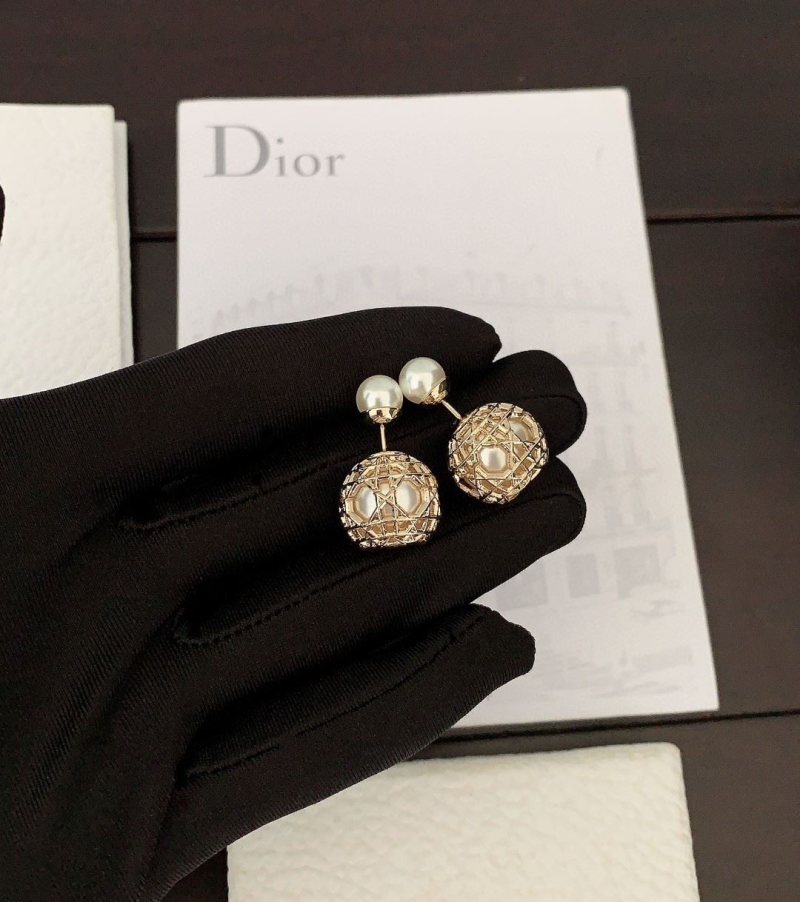 chr1st1an D10r earrings